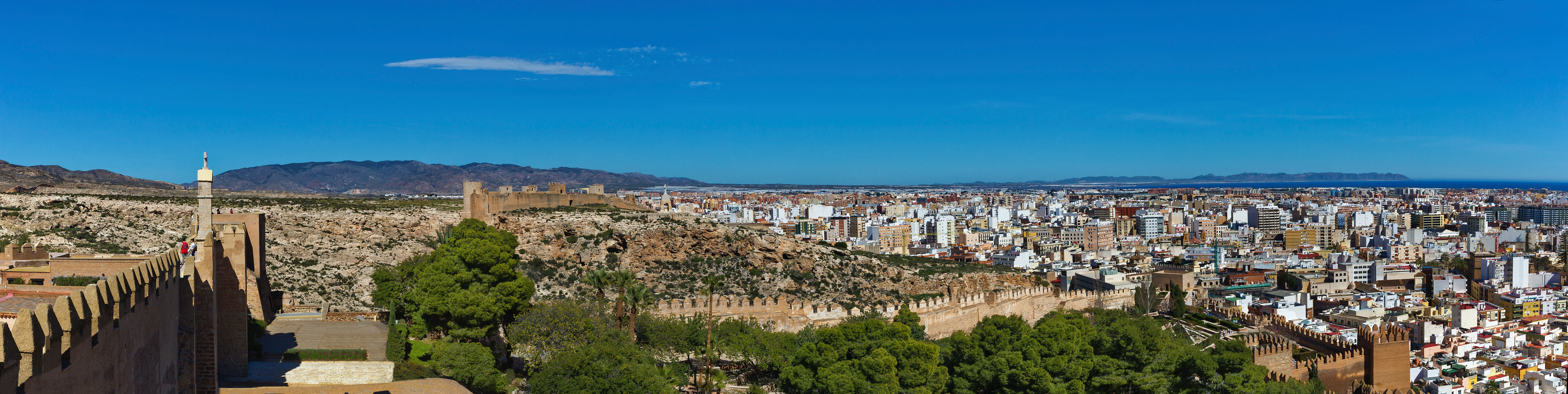 La ville d'Alicante du haut du château Santa Bárbara